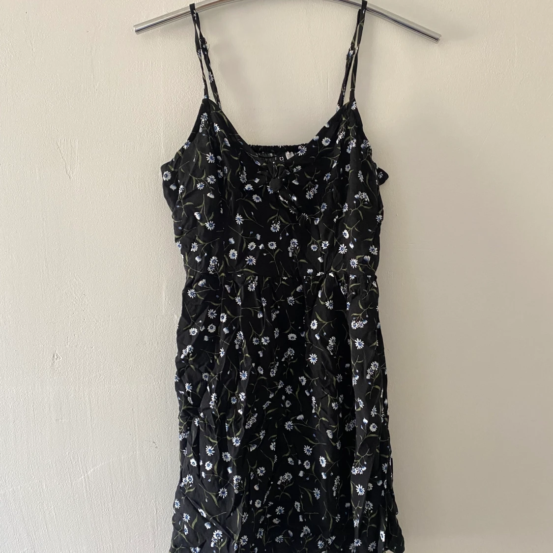 Två blommiga klänningar