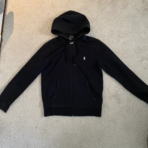 Ralph lauren zip hoodie  - Storlek xs Skick 8/10 Nypris 1500 Vid snabb affär 500
