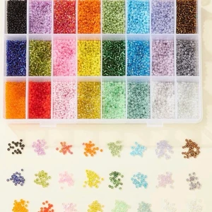  pärlor  - Jätte fina Små pärlor i många fina färger 