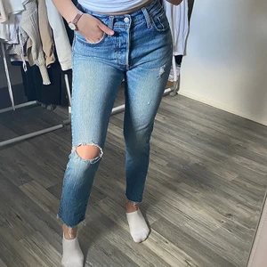 Levi’s jeans - köparen står för frakten💕 lite små för mig som är 34
