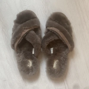 Äkta UGGS, Oanvända stl 40 - Helt oanvända äkta uggs i stl 40. Säljs pga för liten storlek   Nypris:- 999kr Säljs för 450🤍