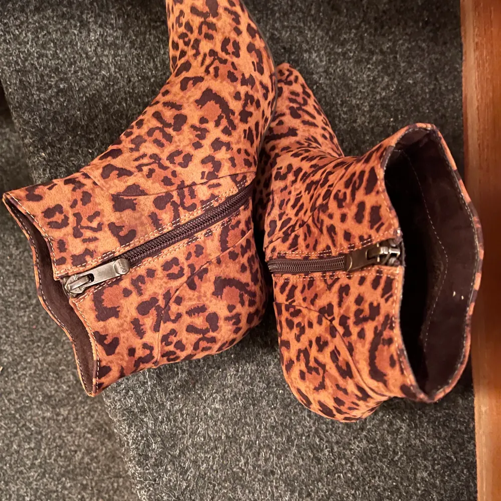 Tidslösa leopard mönster skor . Skor.