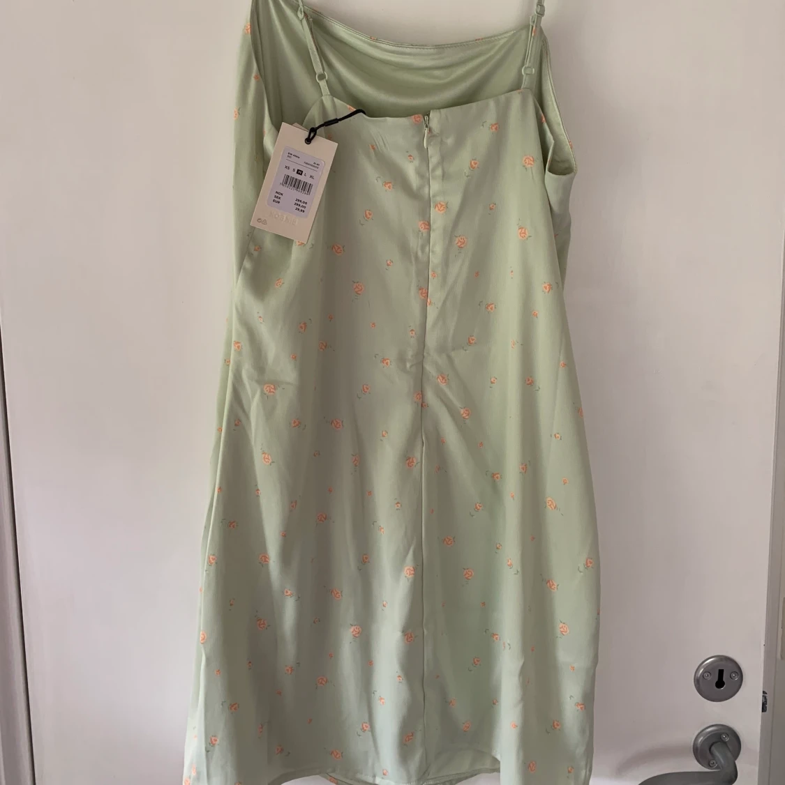 Sidenklänning från bikbok! - 90