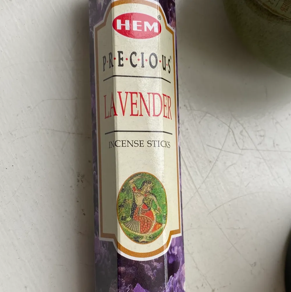 Säljer ett pack med lavendel rökelser/incense. . Övrigt.