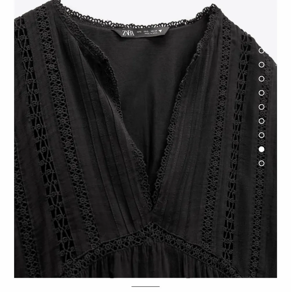 Säljer helt ny superfin klänning ifrån Zara!💗Helt oanvänd med prislappen kvar! Strl M💗200kr+frakt💗Nypris 400kr💗. Klänningar.