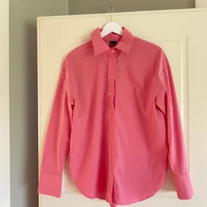 Rosa skjorta - Säljer pga att jag ej använder 