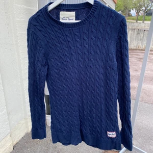 Kofta  - Oanvänd marinblå passar mer en S