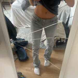Ltb jeans  - Säljer dessa utsålda väldigt populära ltbjeansen!! Så sköna och sitter otroligt bra!! Passar till allt!! De är i storlek 25/32 men är väldigt stretchiga! Pris kan diskuteras vid snabbköp💕 BUD: 560+frakt