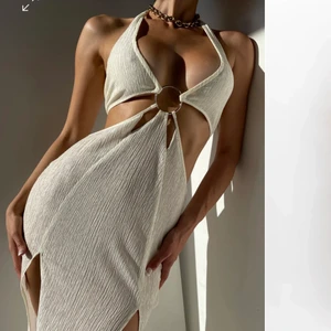 Meshki  - Superfin sommar/strandklänning från Meshki! Aldrig använd och lappar är kvar. Köparen står för frakt🌸