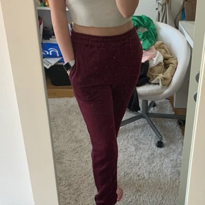 Byxor  - Jättefina och sköna byxor i bra skick. Köparen står för frakt 