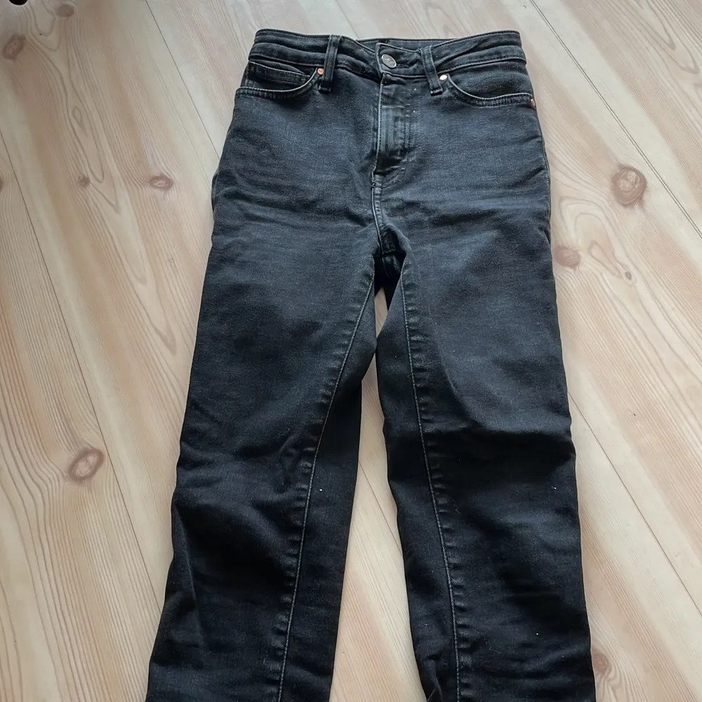 Stentvättade svart/grå jeans från BIKBOK! Skinny jeans XS! Jätte stretchiga!💗. Jeans & Byxor.