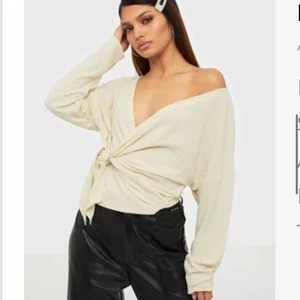 Omlott tröja  - Aldrig använd, den är urringad. Man får knyta Tröjan hur man vill.