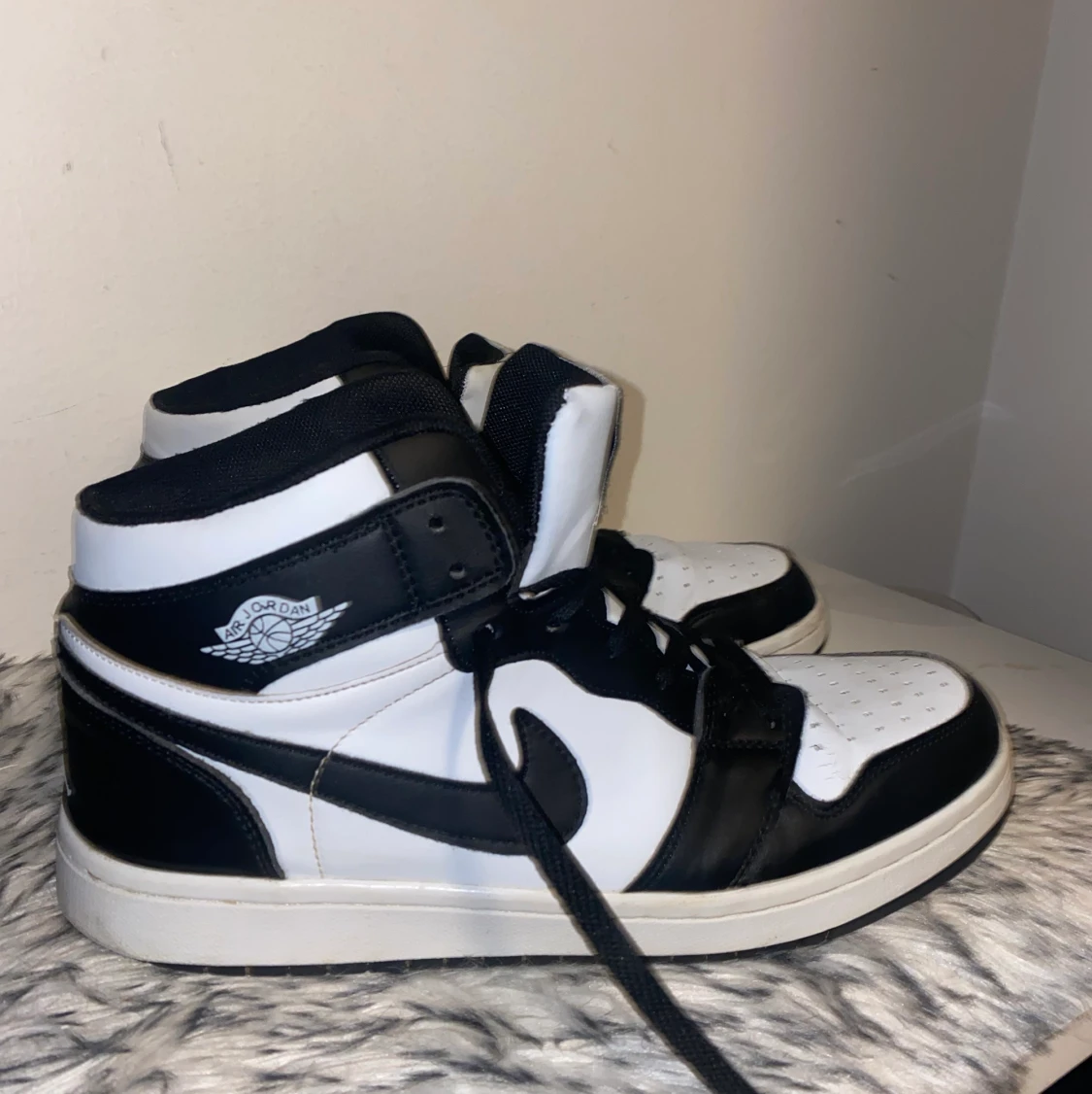 Nike Jordan’s 1 mid  - 91