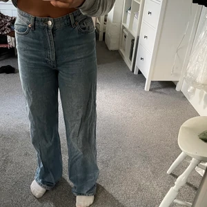 Jeans  - Säljer mina monki i storlek 26 modell wide, säljer då de inte kommer till användning Som nya 💖💖