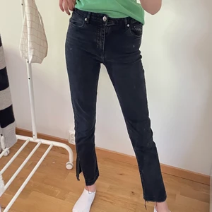Svarta jeans  - Säljer dessa svarta jeans från Gina Young i stl 158, säljer eftersom de inte kommer till användning💓💓
