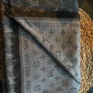 Aa-kopia Svart och grå Louis Vuitton halsduk 