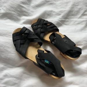 Moheda sandaler (med klack) - Aldrig använda skor från moheda i storlek 36. Nypris 799kr 