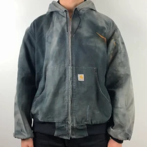 Carhartt Jacka  - Säljer denna as coola Jacka, då de inte är min stil längre. Passar perfekt nu till våren/sommaren💙 