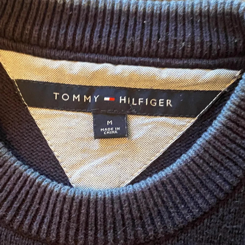 Tommy Hilfiger tjock tröja Nästan aldrig använd jätte bra kvalit. Tröjor & Koftor.