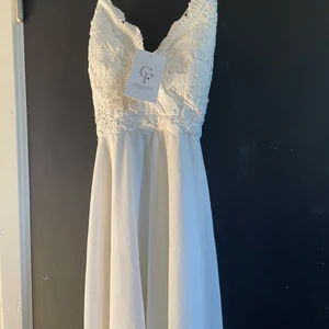 Klänning stl XS - Använd vid ett tillfälle. Som ny 