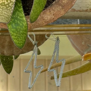 Blixt örhängen av silver med glaspärlor - 135kr + fri frakt!