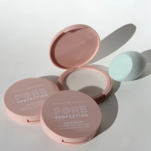 Makeupmekka Pore Perfecting Face Primer  - Testad en gång. Väldigt lik andra primers jag redan har. Fraktsumman blir 10kr (frakt m frimärke) vid direkt swish till mig, välj ej Köp Nu isåfall. Samfraktar för minsta möjliga frakt kostnad för dig. Kontakta mig angående detta