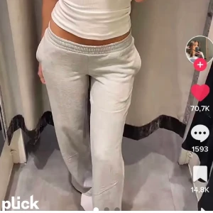 Låg midjade mjukis byxor - Säljer nu mina lågmidjade mjukis byxor från bikbok som är slut sålda överallt, säljer pga de ej passade mig