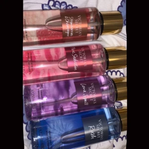 Victoria secret parfym - säljer alla dessa parfymer ifrån victoria secret som är helt oanvända, kan skicka bättre bilder om det önskas. en säljs för 100kr, det blir billigare pris vid köp av fler 