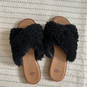 UGGS TOFFLOR - Så gulliga uggs tofflor  Bra skick  