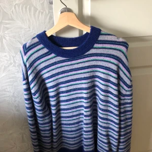 Stickad tröja  - Stickad tröja från Zara, storlek M