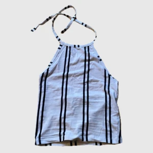 randig halterneck topp - superfin randig halterneck💫 pris kan diskuteras 🌱