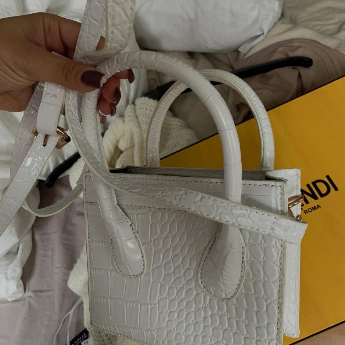 KROKODILMÖNSTRAD VÄSKA