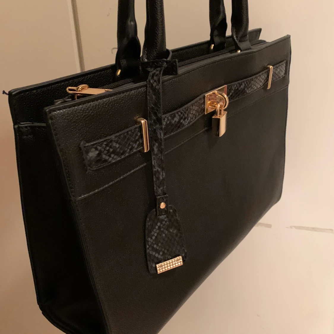 Fin oanvänd väska - 91