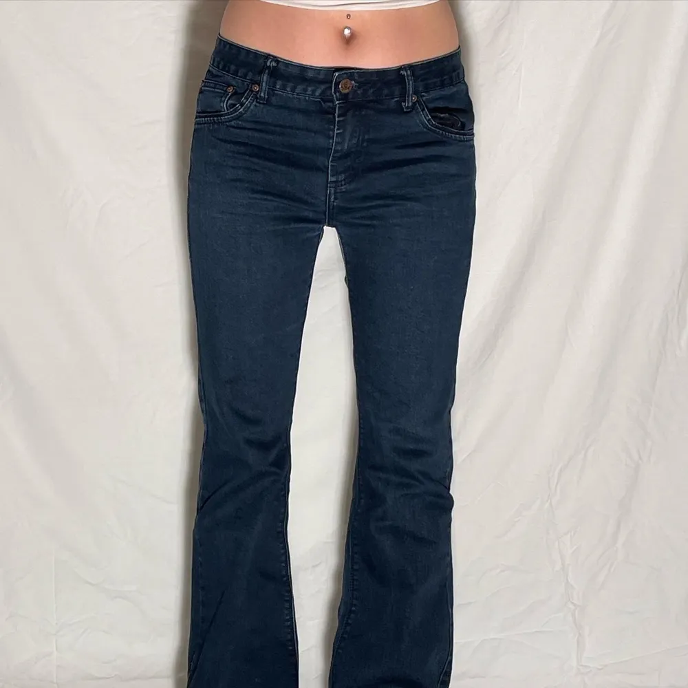 KONTAKTA INSTAGRAM DM VID INTRESSE Jeans 008❤️‍🔥 Märke: Serious Sally Denim Storlek: W30 Midjemått: 86cm Innerbenslängd: 78cm  Modellen är W29 EUR38 och 165cm lång . Jeans & Byxor.