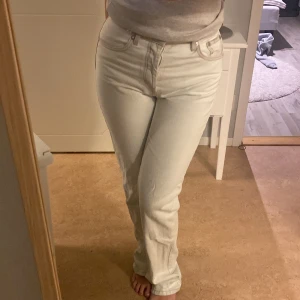 Zara jeans  - Jättefina high Rise jeans från zara som tyvärr inte kommer till användning!❤️‍🔥