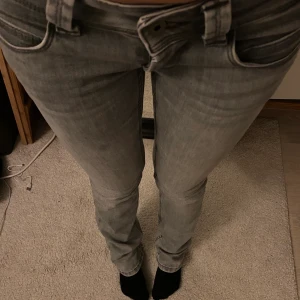 Pepe jeans  - Super fina pepe jeans, de är lågmidjade, jag är 169cm, använda ca 3 gånger, har alla lappar kvar. Köpt för 999kr på Zalando. Säljer då de inte kommer till användning💕💕skriv för mer bilder osv, startar budgivning ifall det finns fler intresserade 