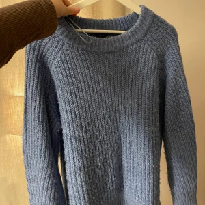 STICKAD TRÖJA FRÅN LINDEX - Så fin stickad tröja från Lindex, använd fåtal gånger! Köpare står för frakt 💕