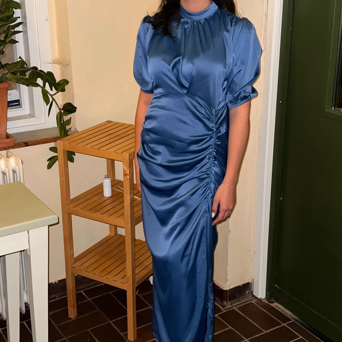 Blå maxikläninng i siden