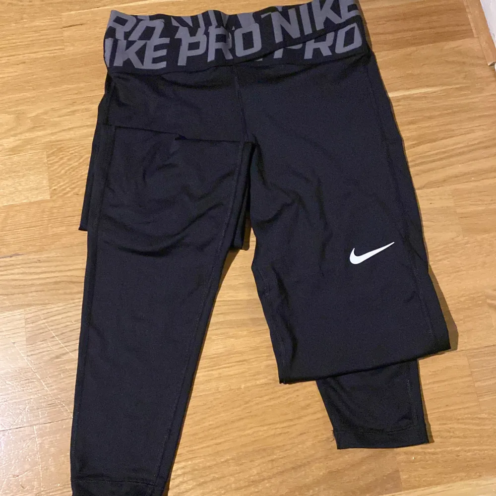 Tränings tights från Nike i stl S. Jeans & Byxor.