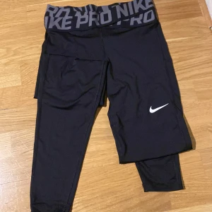 Nike Tränings byxor  - Tränings tights från Nike i stl S