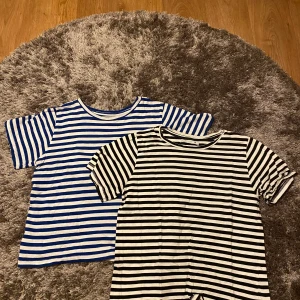 Randiga tröjor  - Två st randiga tröjor(svart xs & blå xs)!! Knappt använda! Jätte skönt material! Köpta feån Lager 157 ( 2st tröjor för 40kr)