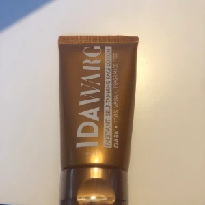 Brun utan sol - Helt oanvänd plasten finns kvar brun utan sol för ansiktet från Ida Warg 