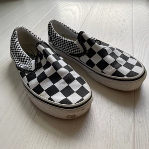 Vans  - Rutiga vans, strl 38, använda en gång 