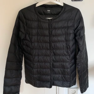 Uniqlo jacka - Jättefin populär uniqlo jacka i fint skick🤍