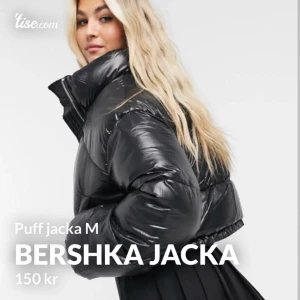 Puffer jacket  - Säljer min puffer jacka som är i storlek M och är från bershka  Har faktiskt aldrig använd den här eftersom den är för kort för min smak Köpte den för 350