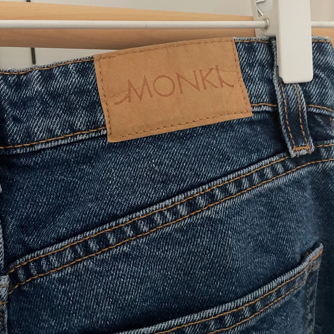 Mörkblåa jeans  - 91