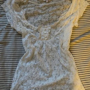 Spets tröja - Spets tröja köpt second hand.