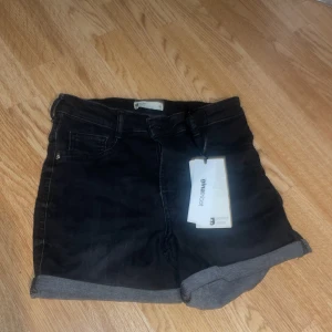 Gina shorts  - Helt oanvända och bra skick 