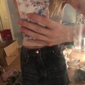 Fin jeans kjol som är för stor för mig som är xxs men passar xs och s 