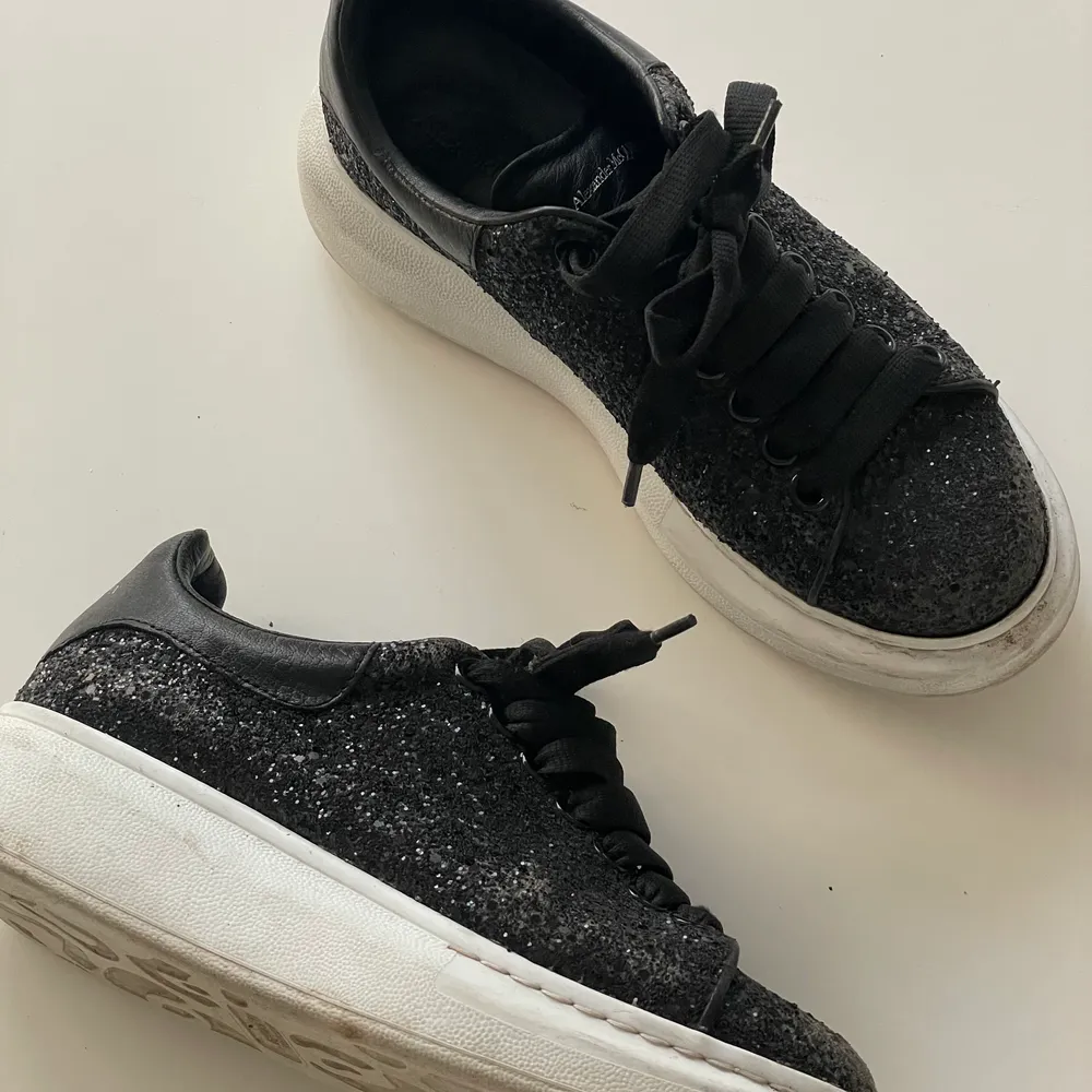 Supercoola Sneakers fr Alexander Mcqueen Svarta glitter Orginella Fräscha!. Skor.